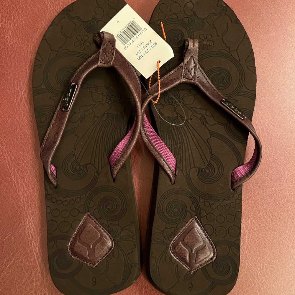 REEF Dlish Women’s Flip Flop Sandals - Brown and Purple